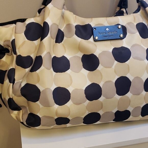 Kate SPADE STEVIE STRAWBERRY BANKE SHOULDER BAG, IVORY BAG WITH BLACK & TAN DOTS - Picture 5 of 16